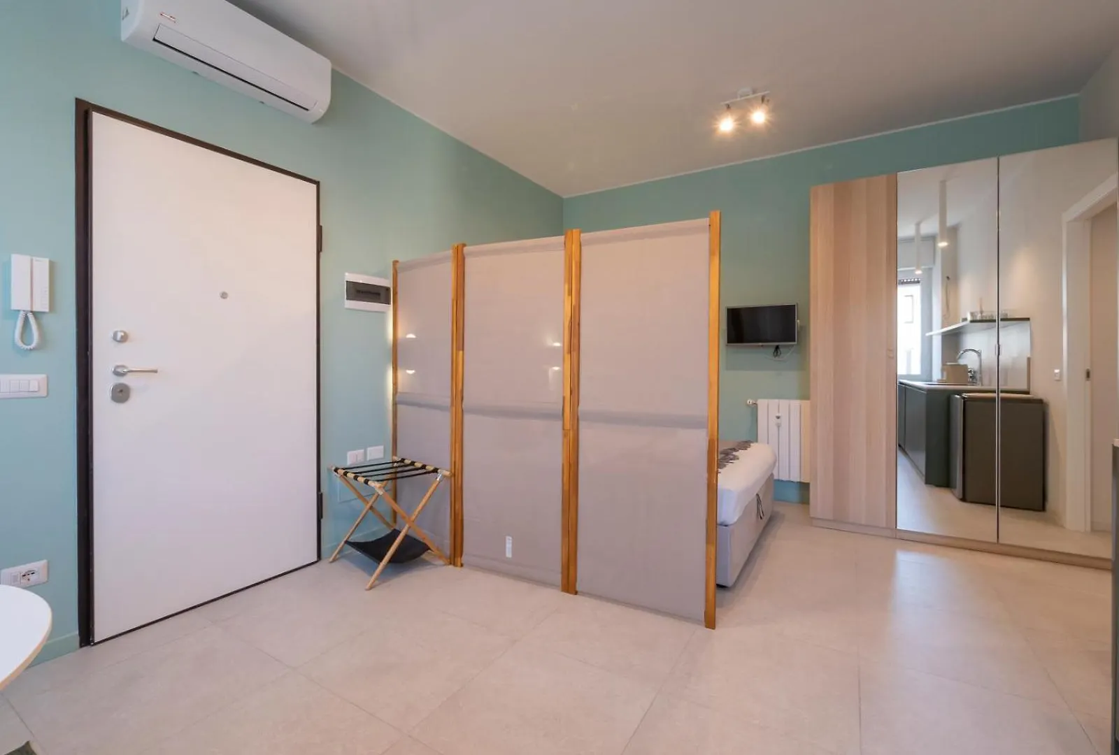 Nice Studio Close To The M3 Metro Milan Apartment